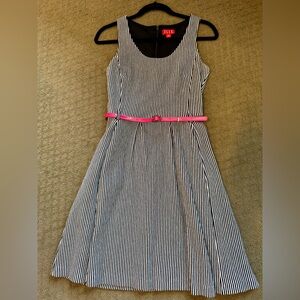 Elle size 6 tank dress with pockets. Black and white stripes.